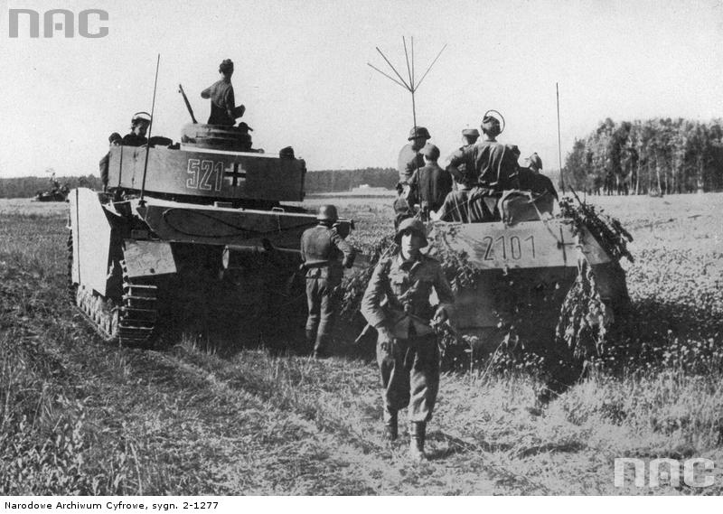 Panzer IV mit SdKfz 251/C Ostfront Sommer 1943