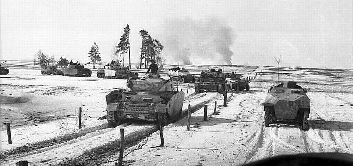 Panzer IV mit SdKfz 251/C Ostfront Winter 1943/44