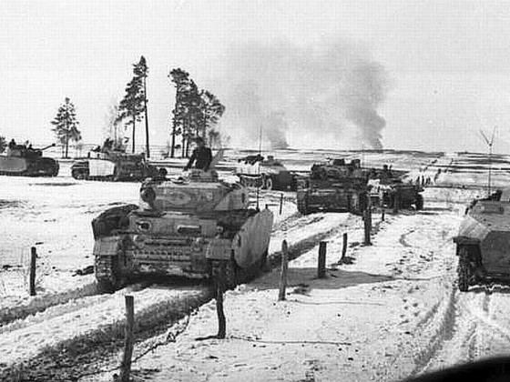 Panzer IV mit SdKfz 251/C Ostfront Winter 1943/44